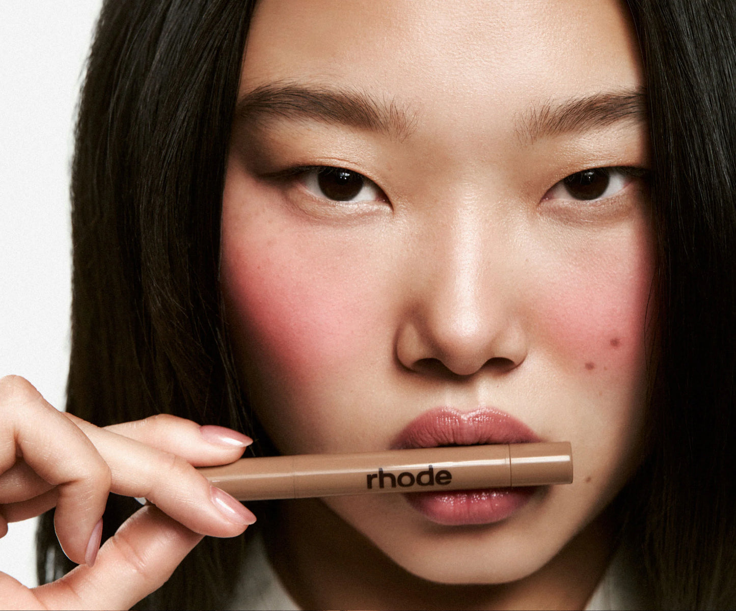 Peptide lip shape - lift ( soft neutral pink )