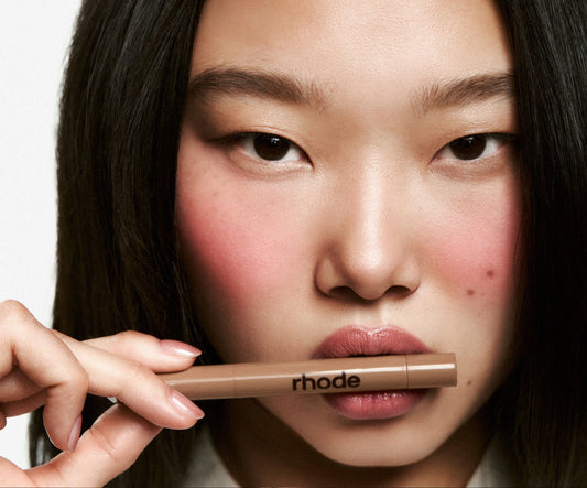 Peptide lip shape - lift ( soft neutral pink )