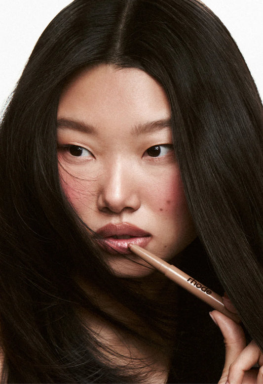 Peptide lip shape - bend (soft peachy beige)
