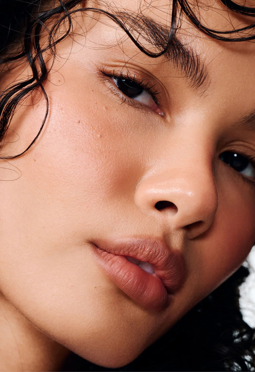 Peptide lip shape - twist ( warm taupe)