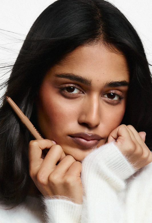 Peptide lip shape - stretch (neutral mocha brown)