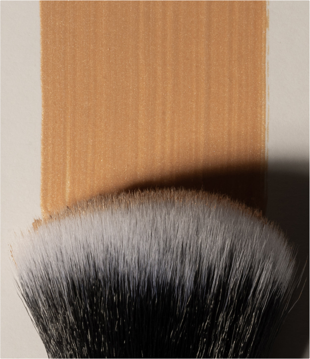 Dual-ﬁbre brush